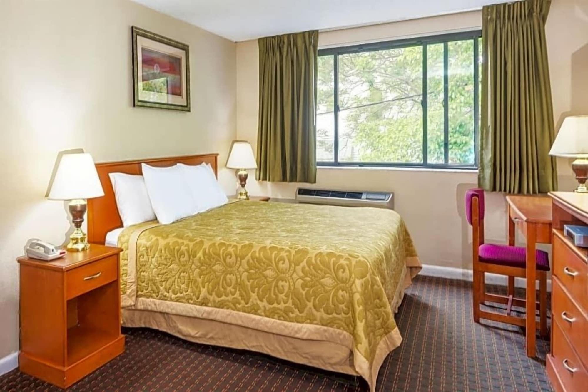 Super 8 By Wyndham Watertown/Cambridge/Boston Area Hotel Buitenkant foto