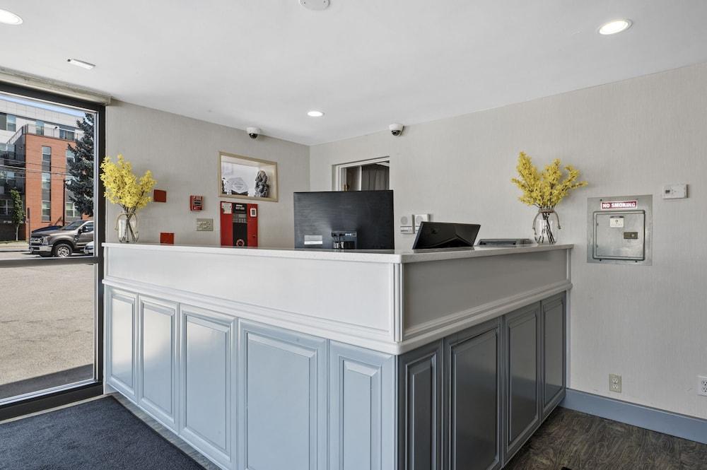 Super 8 By Wyndham Watertown/Cambridge/Boston Area Hotel Buitenkant foto