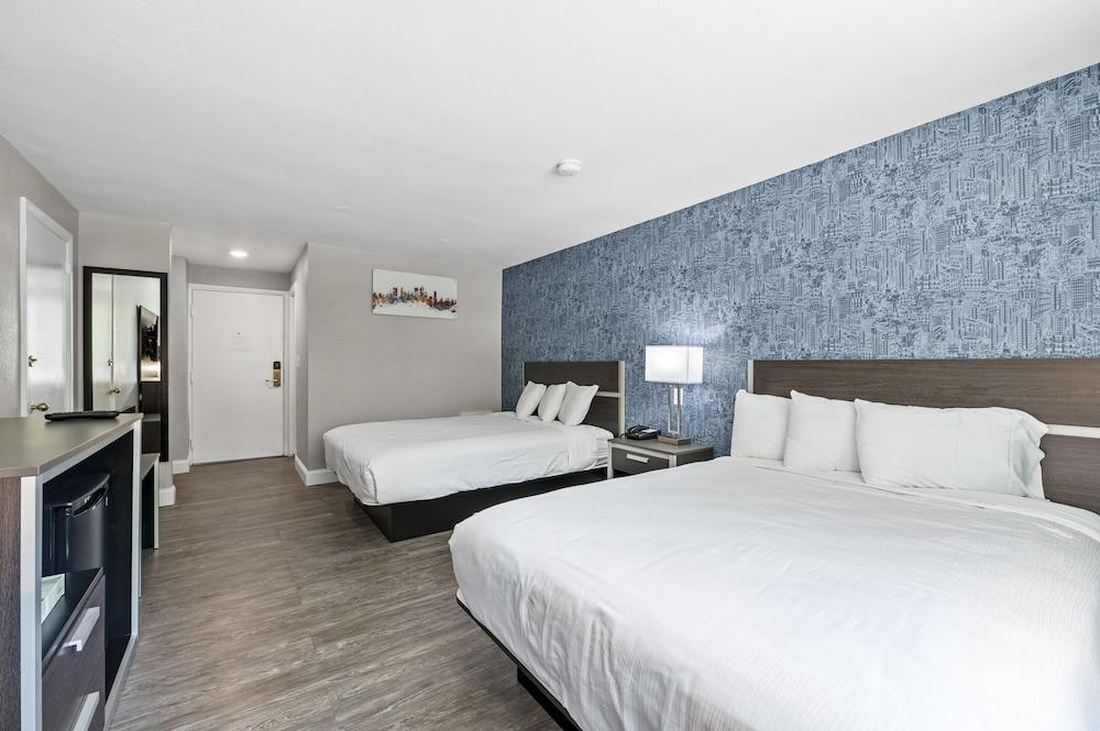 Super 8 By Wyndham Watertown/Cambridge/Boston Area Hotel Buitenkant foto