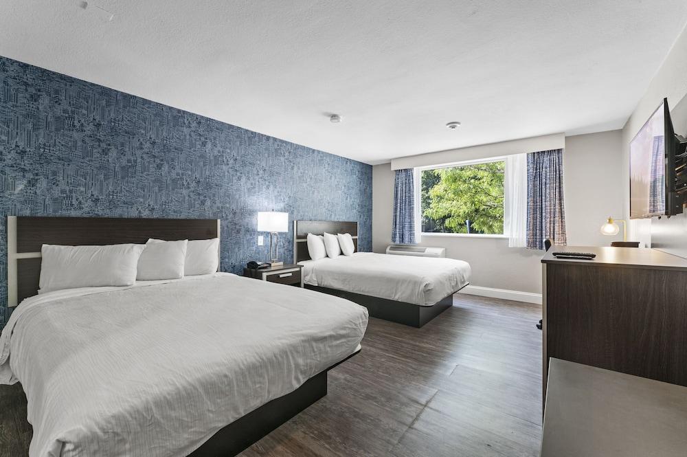 Super 8 By Wyndham Watertown/Cambridge/Boston Area Hotel Buitenkant foto