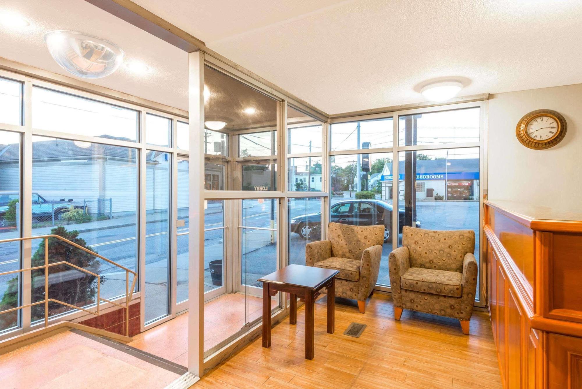 Super 8 By Wyndham Watertown/Cambridge/Boston Area Hotel Buitenkant foto