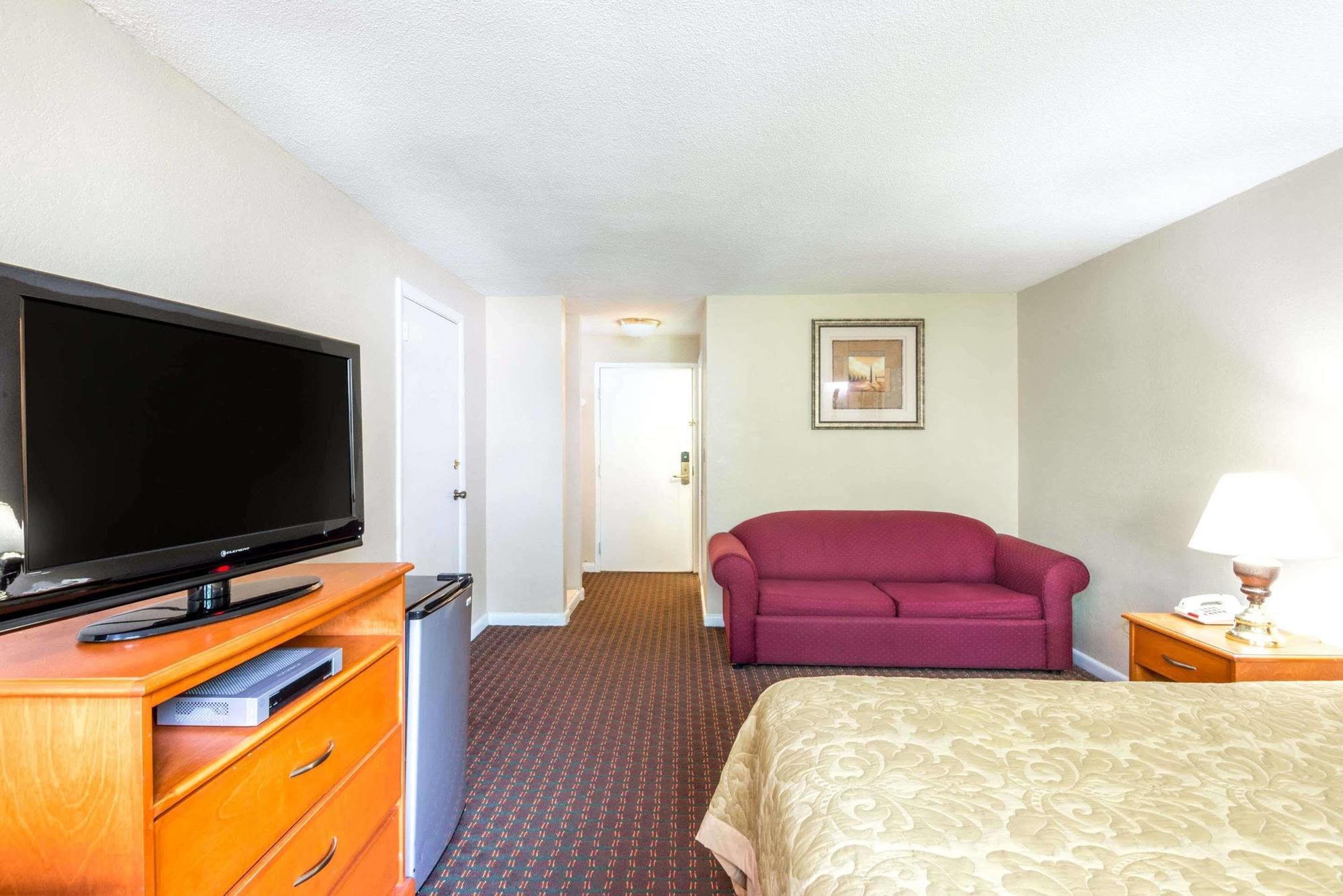 Super 8 By Wyndham Watertown/Cambridge/Boston Area Hotel Buitenkant foto