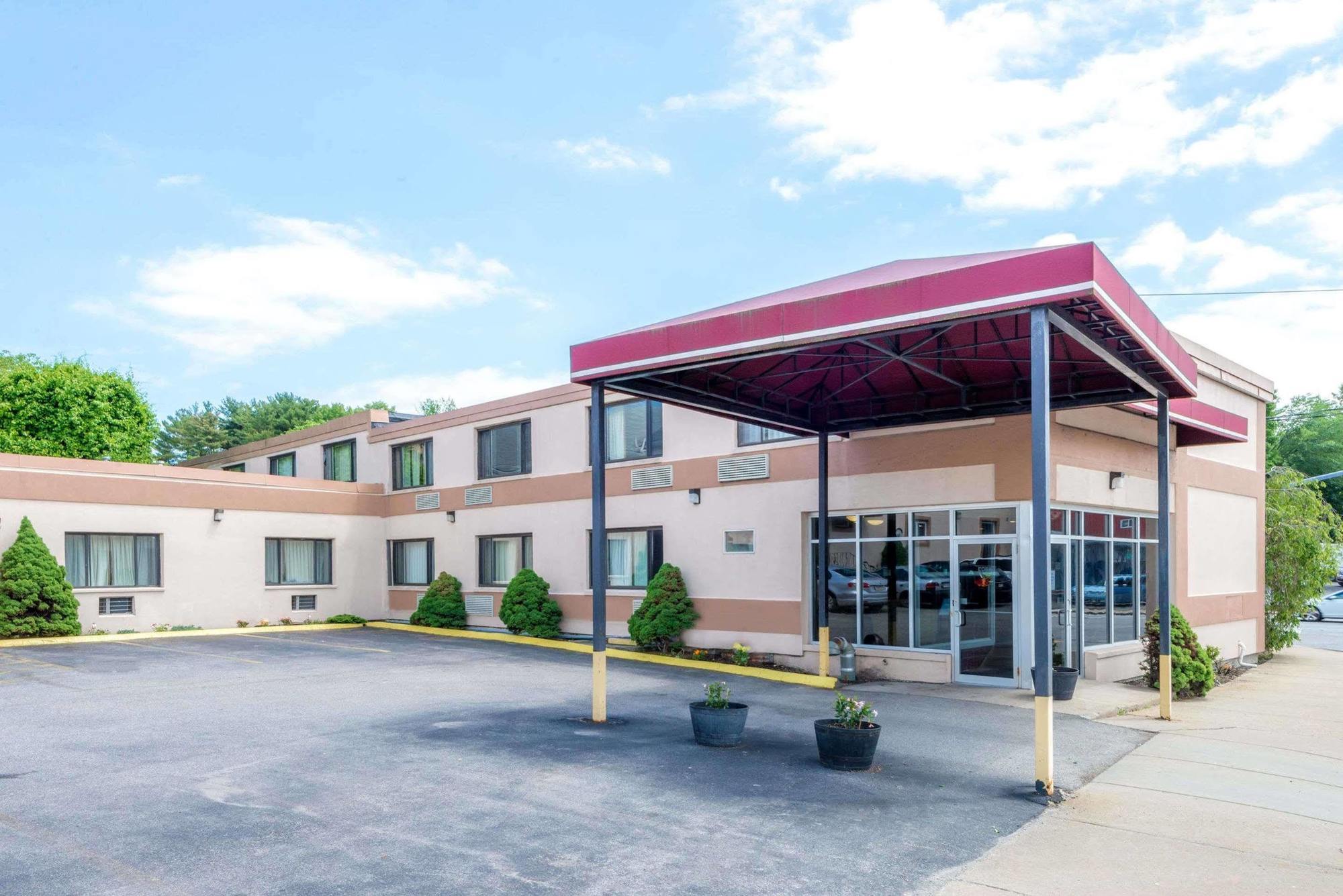 Super 8 By Wyndham Watertown/Cambridge/Boston Area Hotel Buitenkant foto