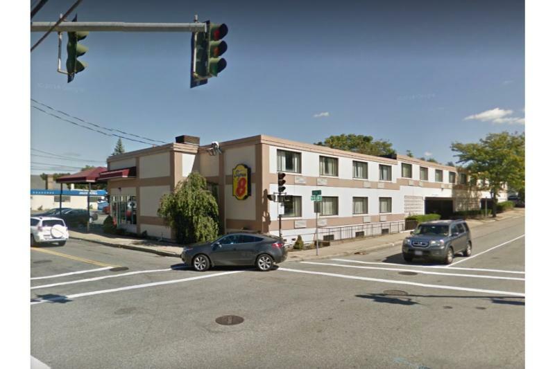 Super 8 By Wyndham Watertown/Cambridge/Boston Area Hotel Buitenkant foto